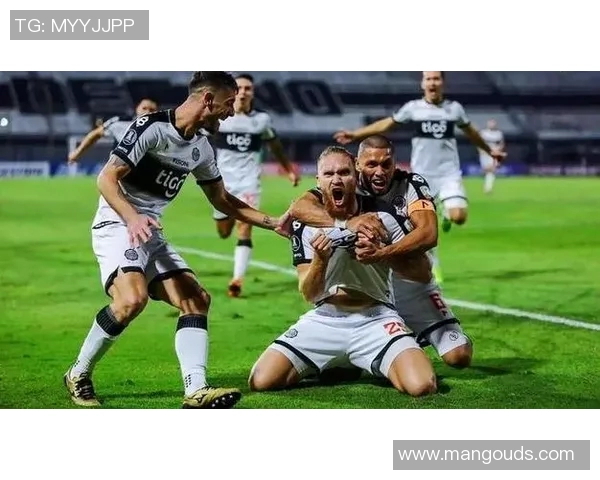 帕特罗纳图与防卫者的激烈对决揭示了足球战术的新趋势与精彩瞬间 帕特罗纳图与防卫者的激烈对决揭示了足球战术的新趋势与精彩瞬间