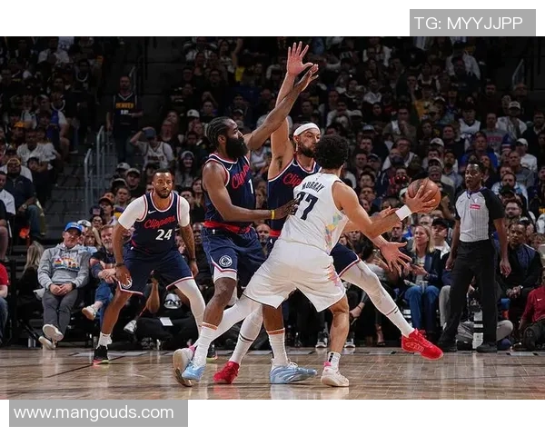 快船与爵士激战四月十六NBA季后赛首轮精彩对决即将上演 快船与爵士激战四月十六NBA季后赛首轮精彩对决即将上演