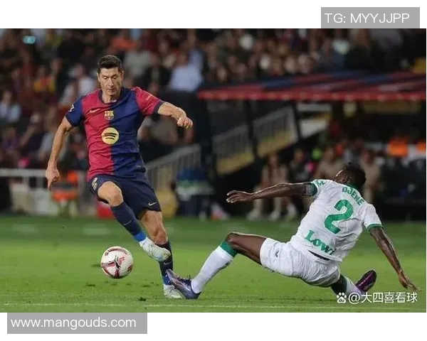 比利亚雷亚尔主场迎战巴萨双方争夺西甲积分榜关键战役 比利亚雷亚尔主场迎战巴萨双方争夺西甲积分榜关键战役