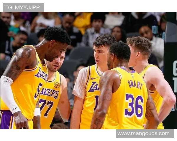 湖人对决骑士精彩回顾26日比赛亮点与球员表现分析 湖人对决骑士精彩回顾26日比赛亮点与球员表现分析