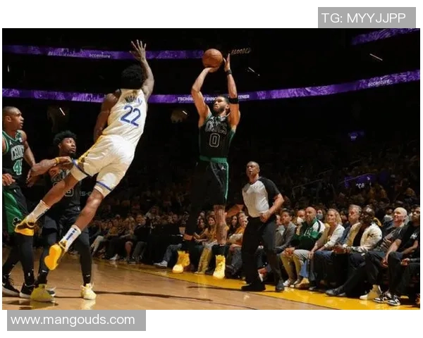 黄蜂队与76人队激战成和双方表现精彩引发球迷热议 黄蜂队与76人队激战成和双方表现精彩引发球迷热议