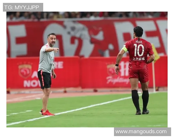 2017年上港与鲁能精彩对决集锦回顾展现足球魅力与激情瞬间 2017年上港与鲁能精彩对决集锦回顾展现足球魅力与激情瞬间