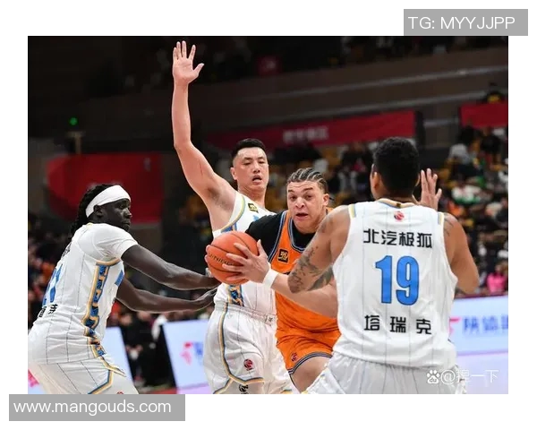 2021年CBA山西队与福建队激战回顾精彩瞬间与赛场亮点分析