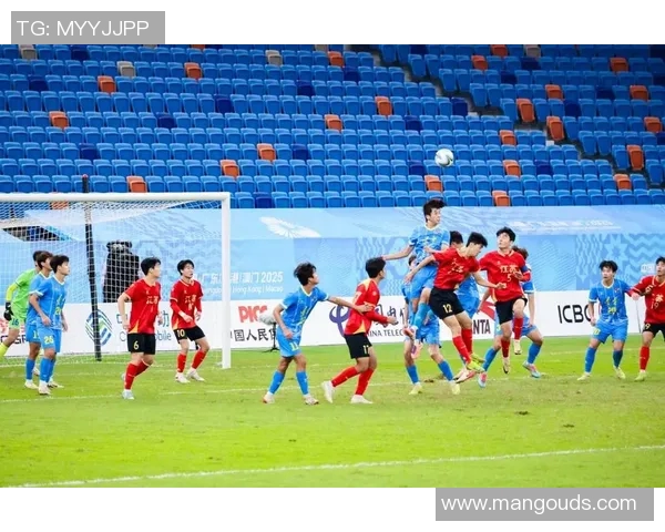 U18黑山队与匈牙利队激战正酣青少年足球赛精彩对决引人关注 U18黑山队与匈牙利队激战正酣青少年足球赛精彩对决引人关注