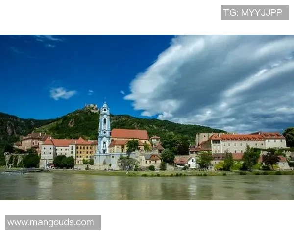 多瑙河畔的足球对决伊特什挑战多瑙的荣耀与激情 多瑙河畔的足球对决伊特什挑战多瑙的荣耀与激情