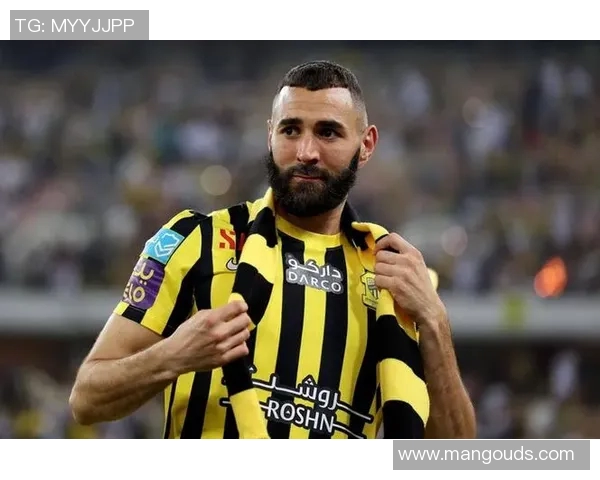 本泽马的传奇之路:从青涩小将到世界足坛巨星的蜕变与辉煌 本泽马的传奇之路:从青涩小将到世界足坛巨星的蜕变与辉煌